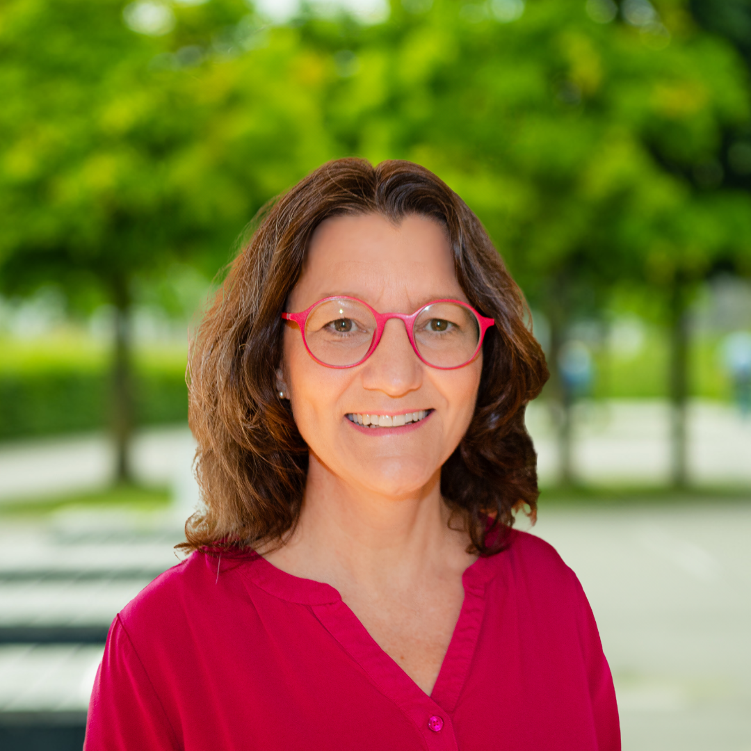 Das Bild stellt ein Profilbild von Monia Amacker dar und enthält keinen Link